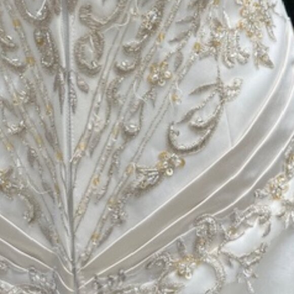 NWT Exclusive Bridal Gown Sleeveless A-Line Beaded Ivory Size 14 - Picture 12 of 15